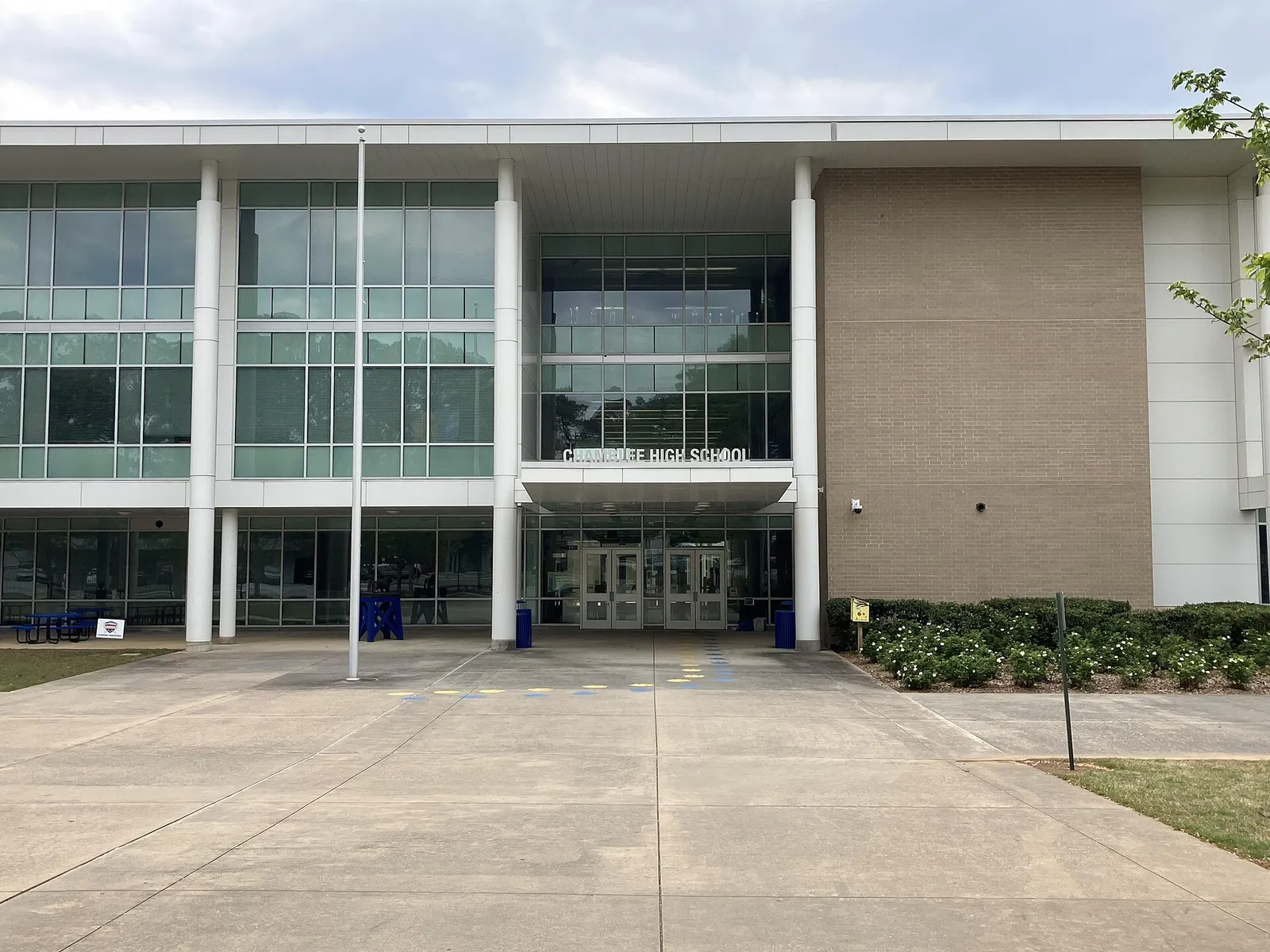 The main entrance of Chamblee High School on Chamblee Dunwoody Road